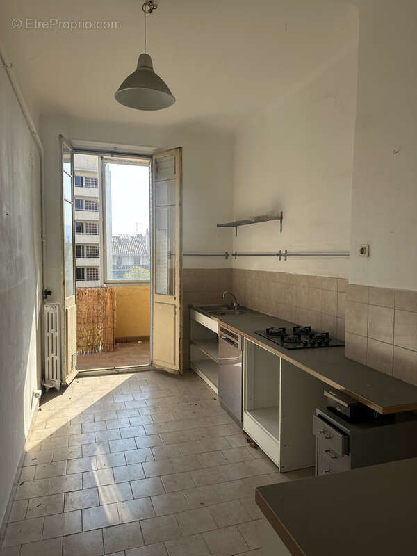 Appartement à MARSEILLE-4E
