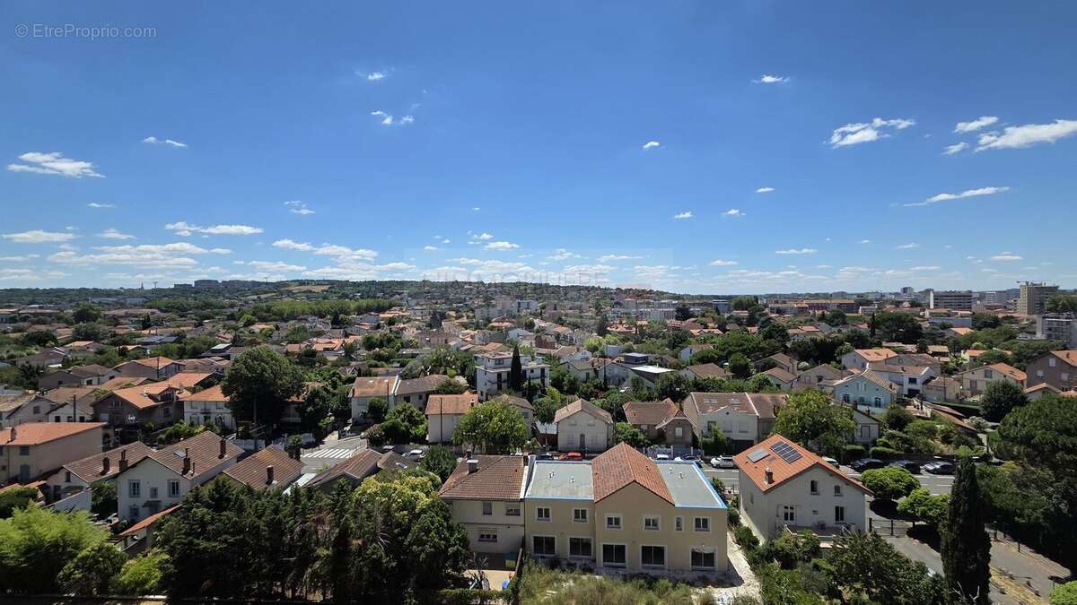 T2 vue panoramique à 2 pas du métro Saouzelong, 2 balcons - photo 3