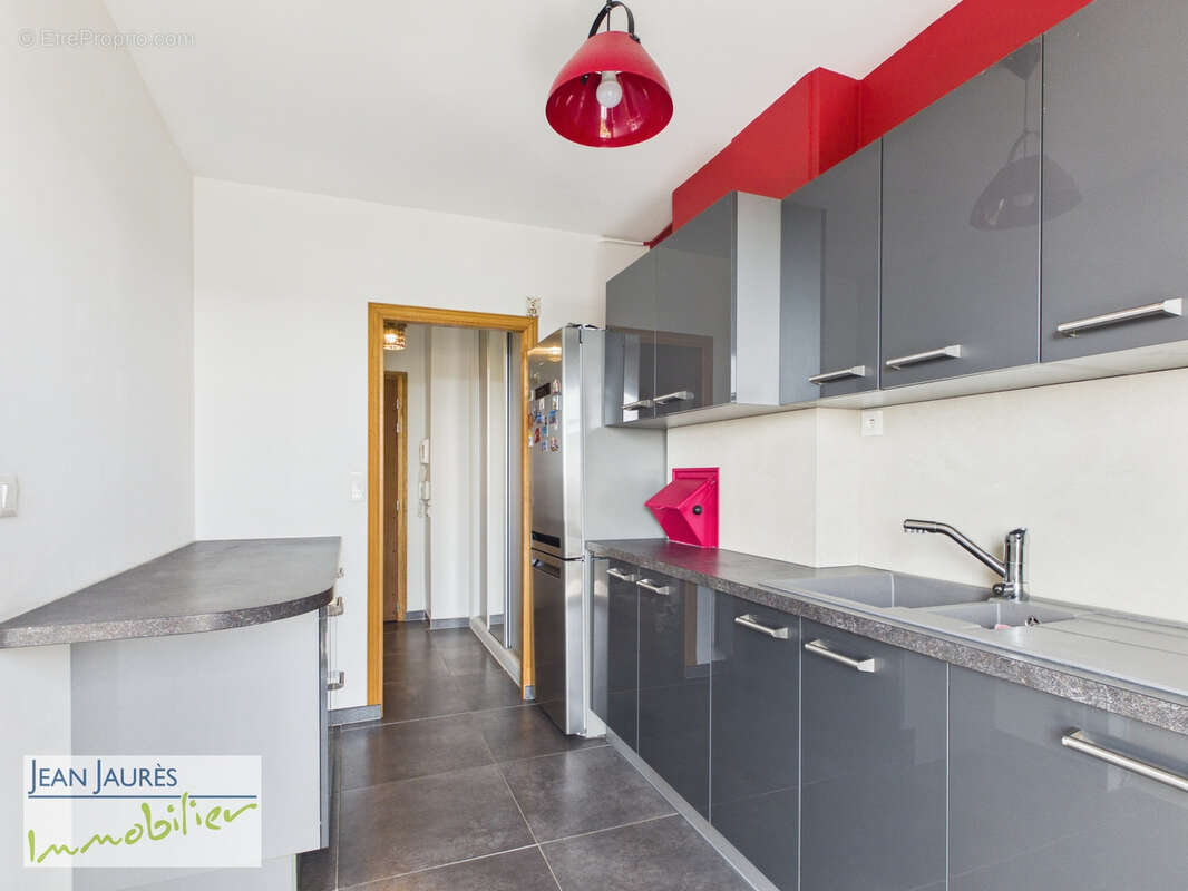 Appartement rénové avec vue panoramique traversante   Lumineux, climatisé et idéalement situé - photo 6