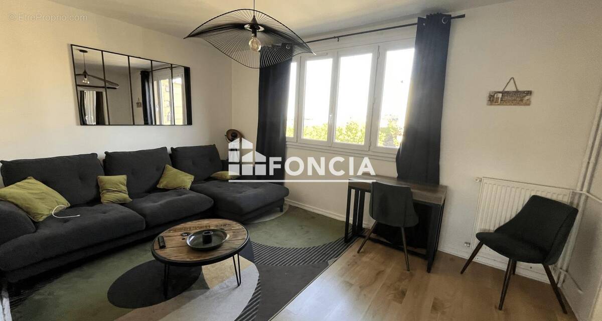 Appartement à LES CLAYES-SOUS-BOIS