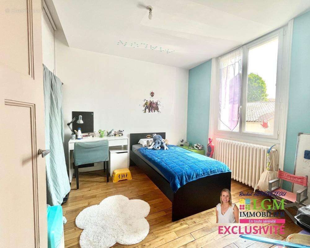 Maison À Vendre - centre-ville La Roche-sur-Yon  – Maison rénovée avec jardin, garage et studio indépendant - photo 11