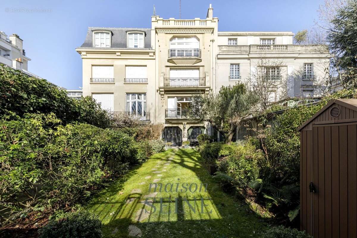 Maison à NEUILLY-SUR-SEINE