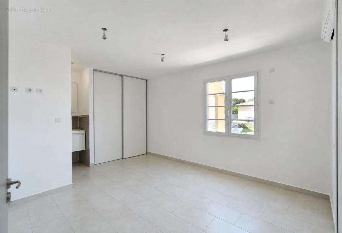 Maison de 5 pièces de 138 m² à La Croix-Blanche - photo 7