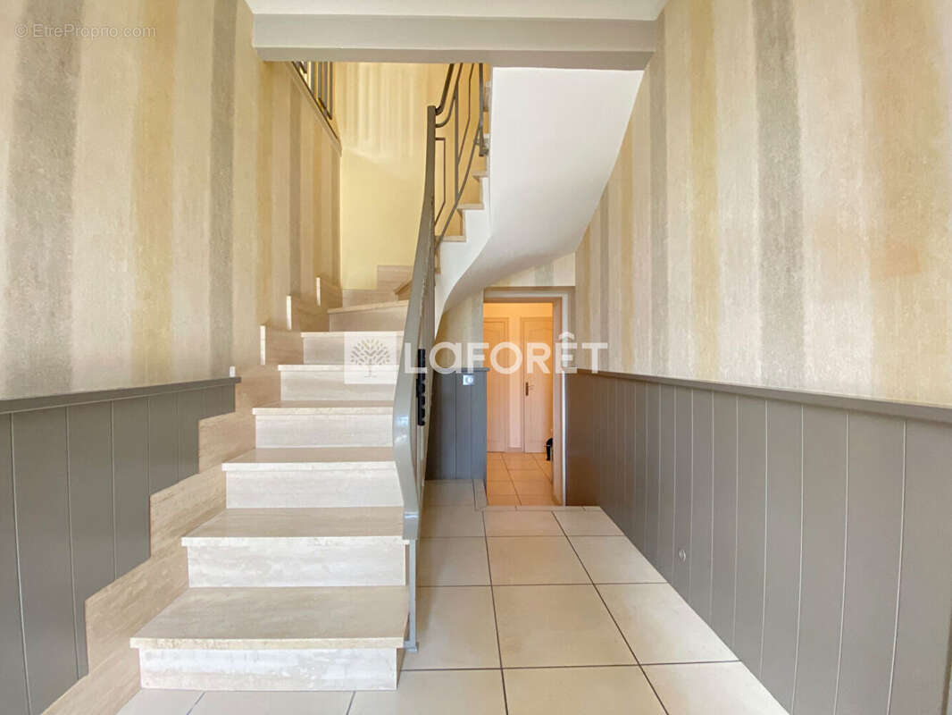 Maison à SAINT-GEORGES-DES-COTEAUX