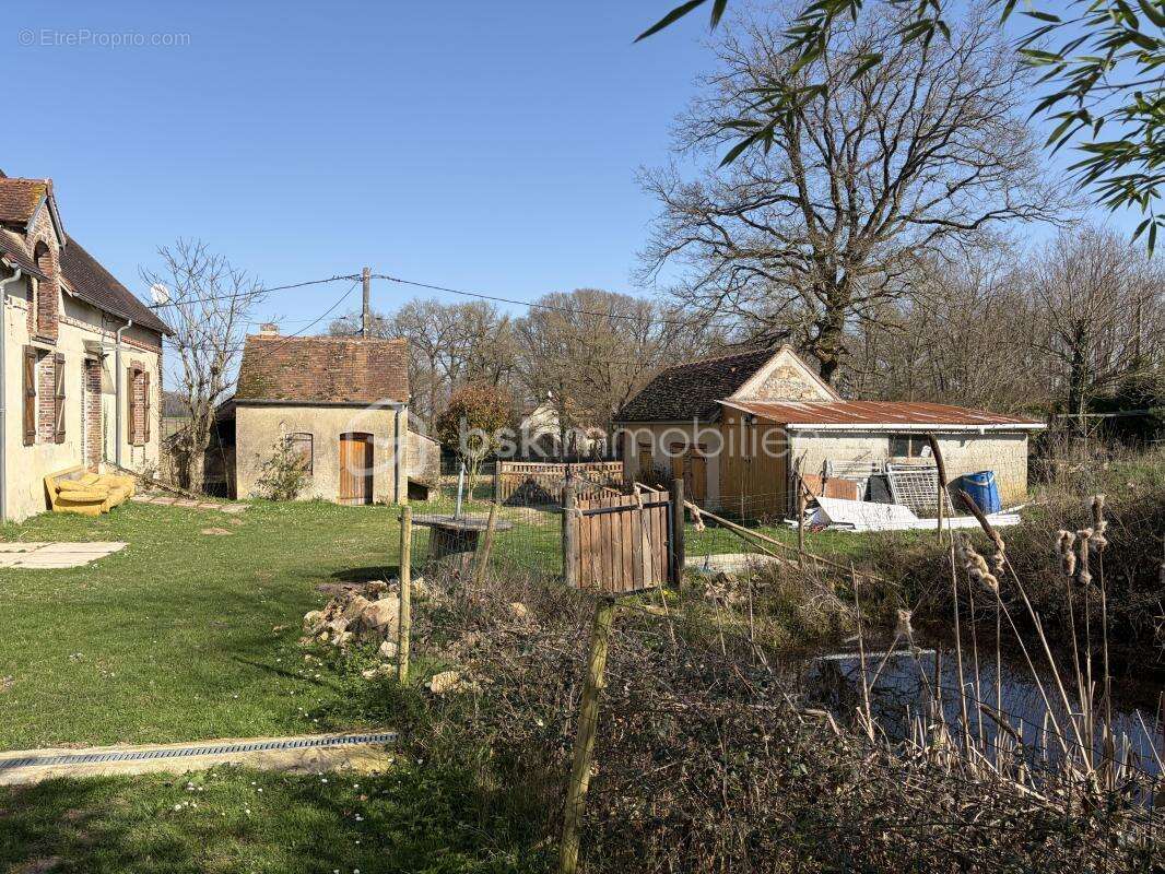 Très beau corps de ferme avec ses dépendances, le tout dans un secteur isolé ! - photo 10
