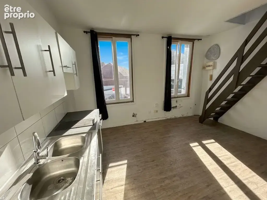 Centre ville, proche des commodités, immeuble de rapport divisé en trois logements!! - photo 8