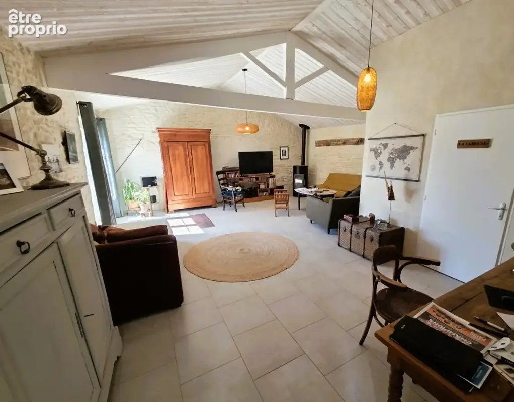 ILE D'OLERON (17), A Vendre Très belle Longère rénovée 194m², édifiée au calme en cœur de village sur terrain 1.047m² - photo 8
