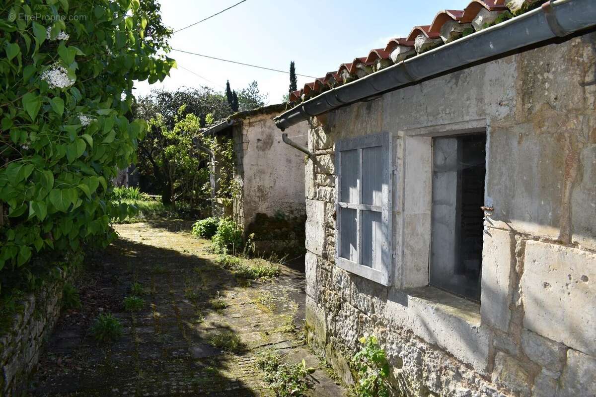 Belle et grande maison familiale à rafraîchir - photo 36