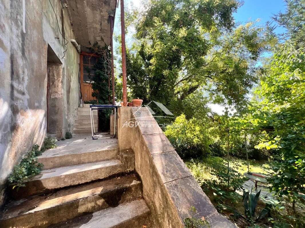 Appartement à VEZENOBRES