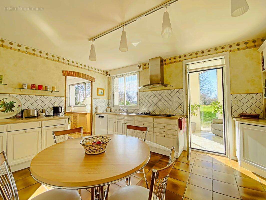À vendre – rieumes (31370) – maison t8 d’exception – 238 m² sur 12 000 m² de terrain – cadre bucolique & proximité village - photo 6