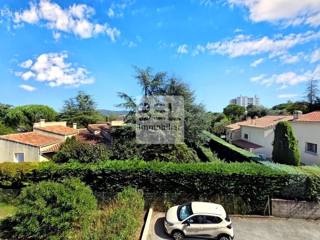 Appartement à BAGNOLS-SUR-CEZE