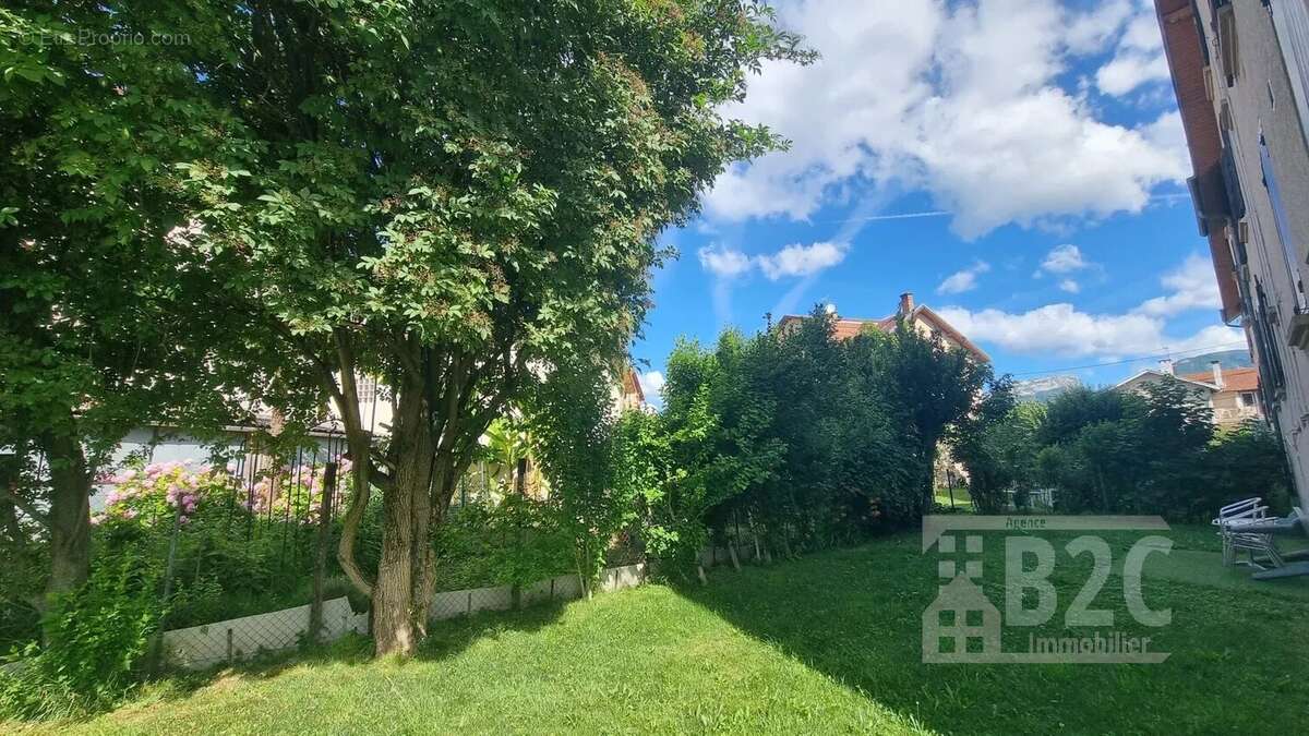 Appartement à SAINT-MARTIN-D'HERES