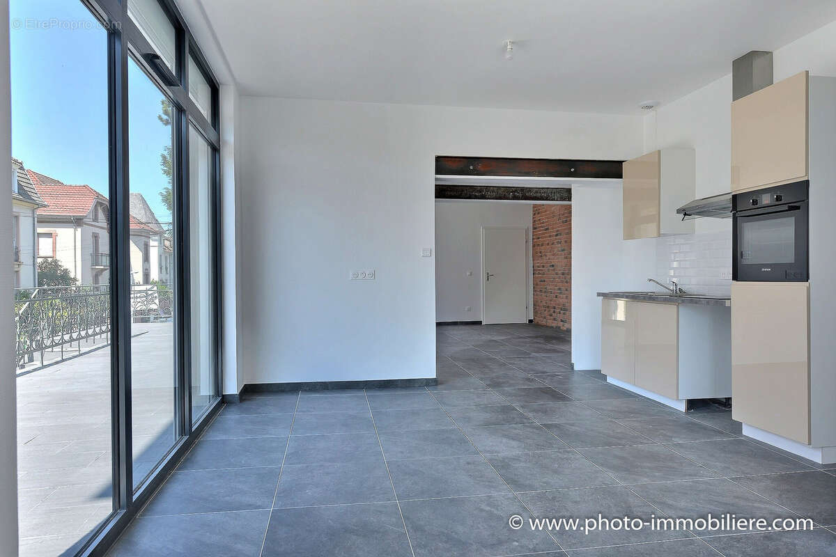 Local professionnel avec acquisition de l'immeuble de rapport  • 375 m2 • Rebberg de Riedisheim - photo 4