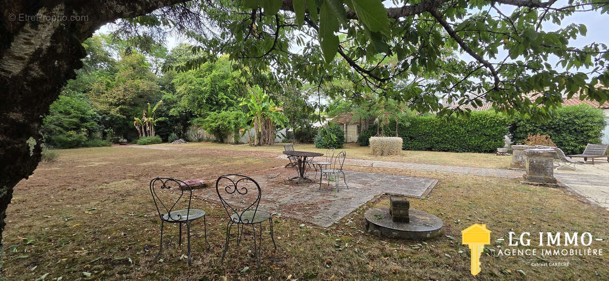 Maison de maitre, 400 m2, 190 m2 dépendances, parc 7 000 m2 - photo 2