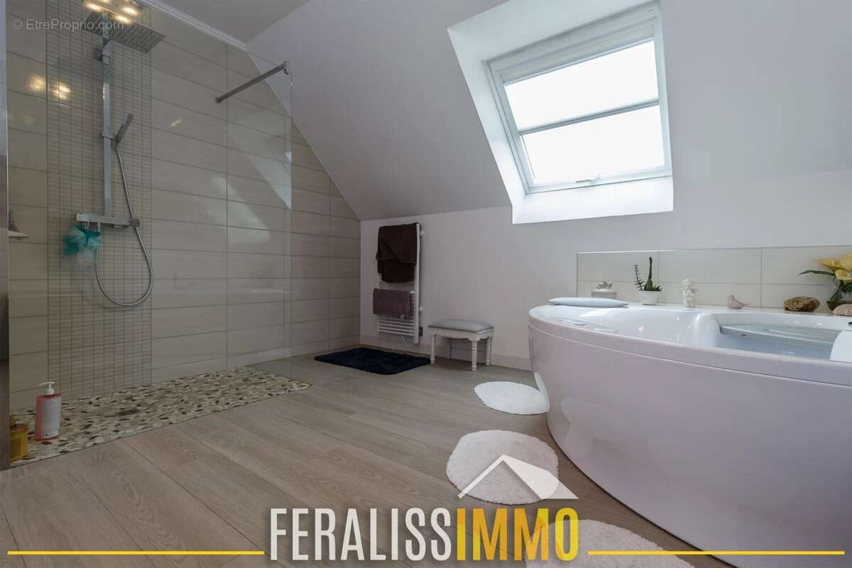 Maison à VAUX-SUR-SEINE