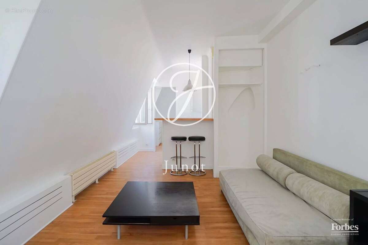 Appartement à PARIS-7E
