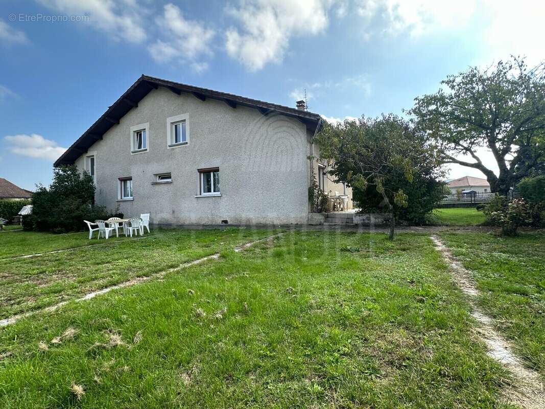 Maison à SAINT-SIMEON-DE-BRESSIEUX