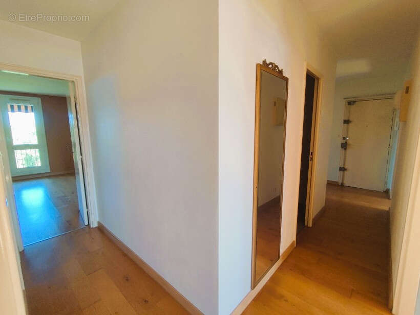 VICHY Appartement T3bis - Garage - Balcon - photo 4
