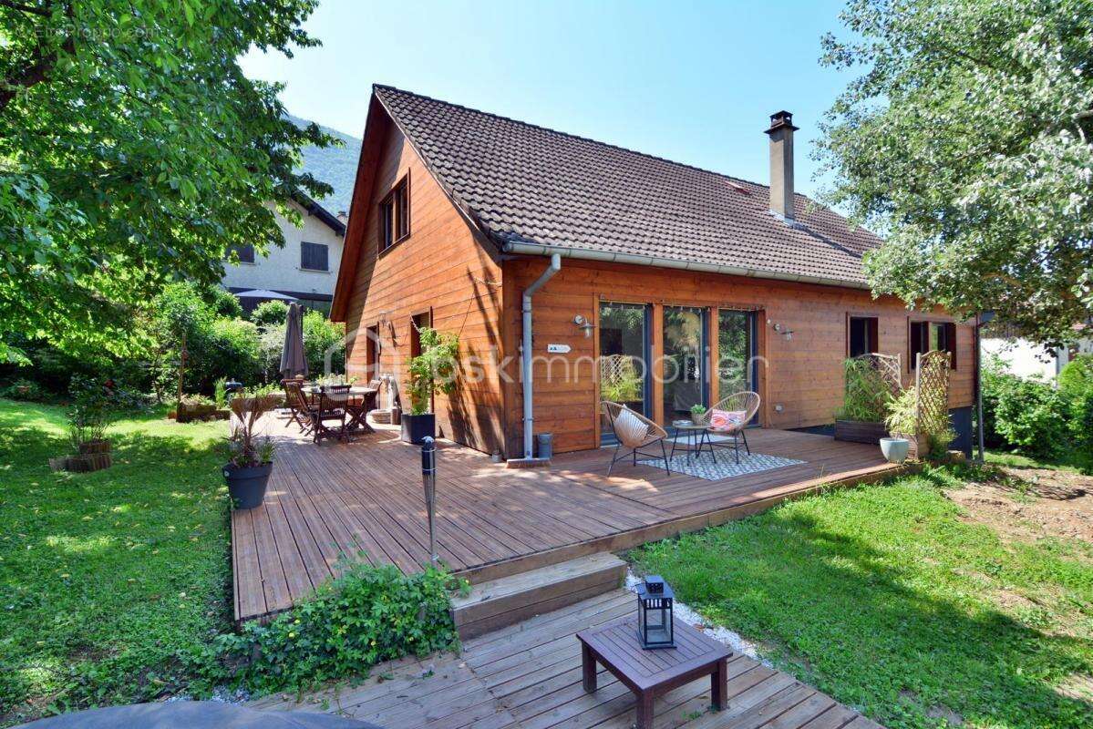 Maison bardage bois 180 m² – Vue Montagne – Saint-Pierre-de-Mésage - photo 2