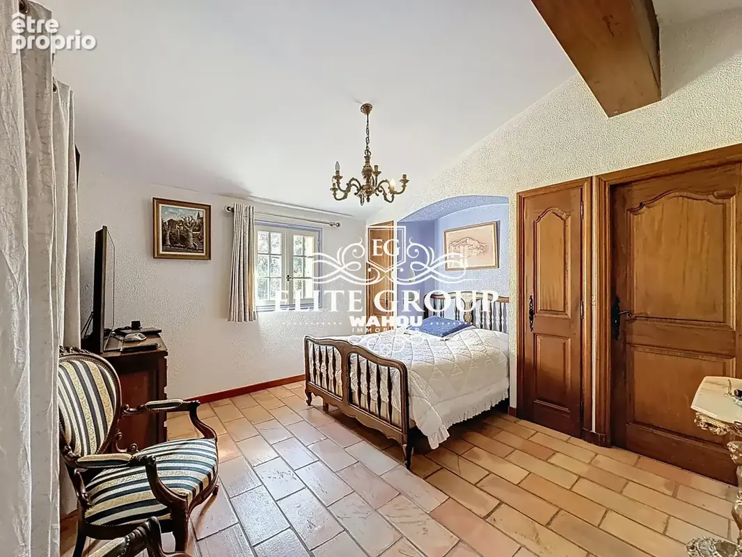 Mougins   Étang de Fontmerle : villa provençale sur un terrain de près de 1 900 m2 - photo 12