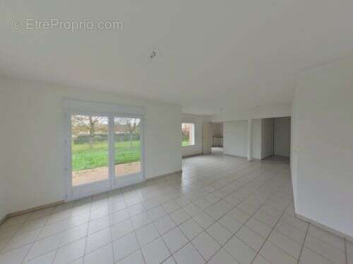 Maison à PLAIMPIED-GIVAUDINS