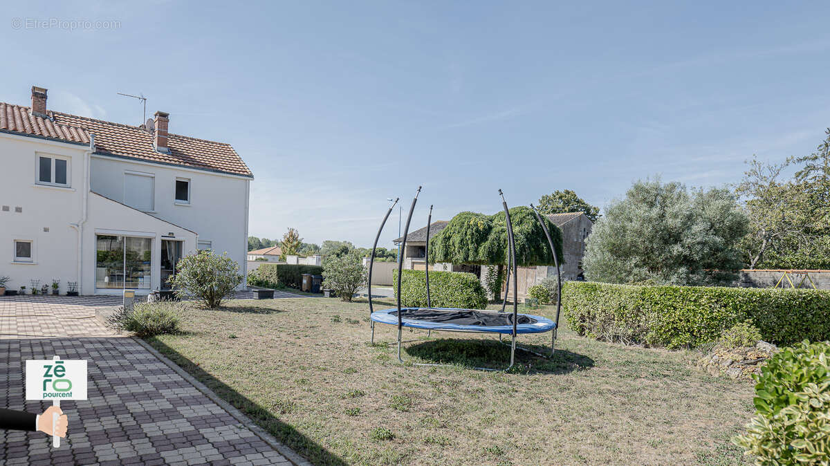 Maison à LES MAGNILS-REIGNIERS