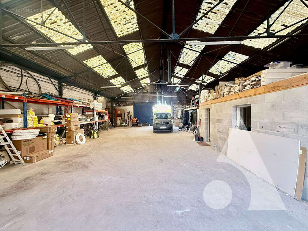 Entrepôt 357 m² avec 51 m² de bureau - photo 6
