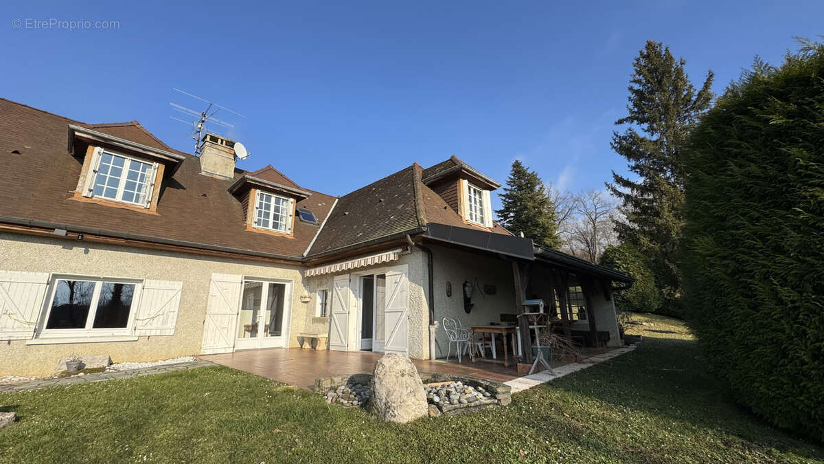 Maison à PUGNY-CHATENOD