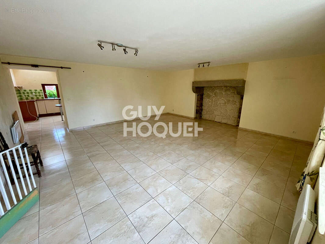 Maison à BAGUER-MORVAN