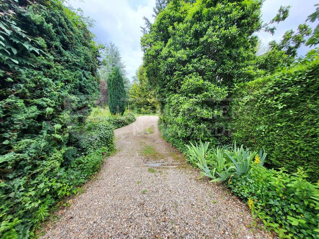 Maison à BONNIERES-SUR-SEINE