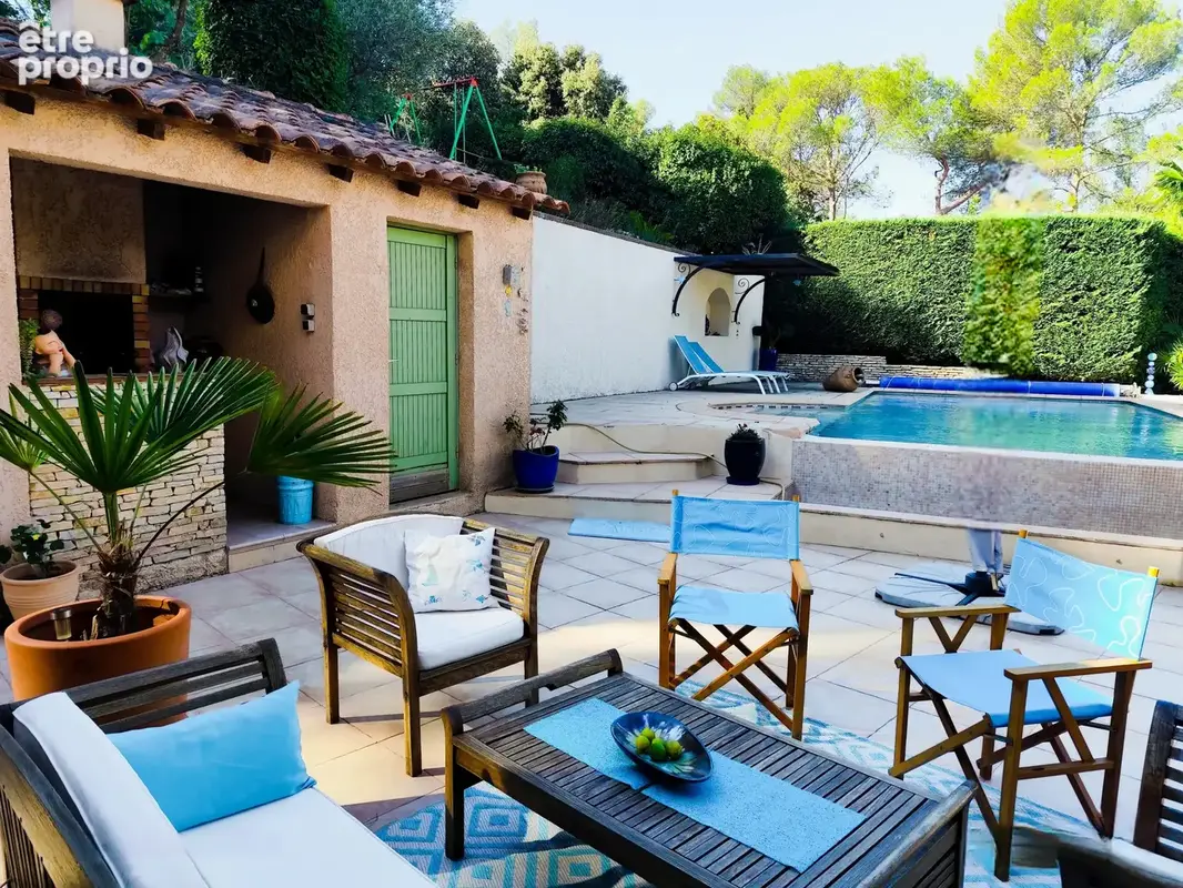 Nîmes Camplanier, belle villa T5 avec piscine sur terrain de 2100 m2 avec dépendance et mazet. - photo 3