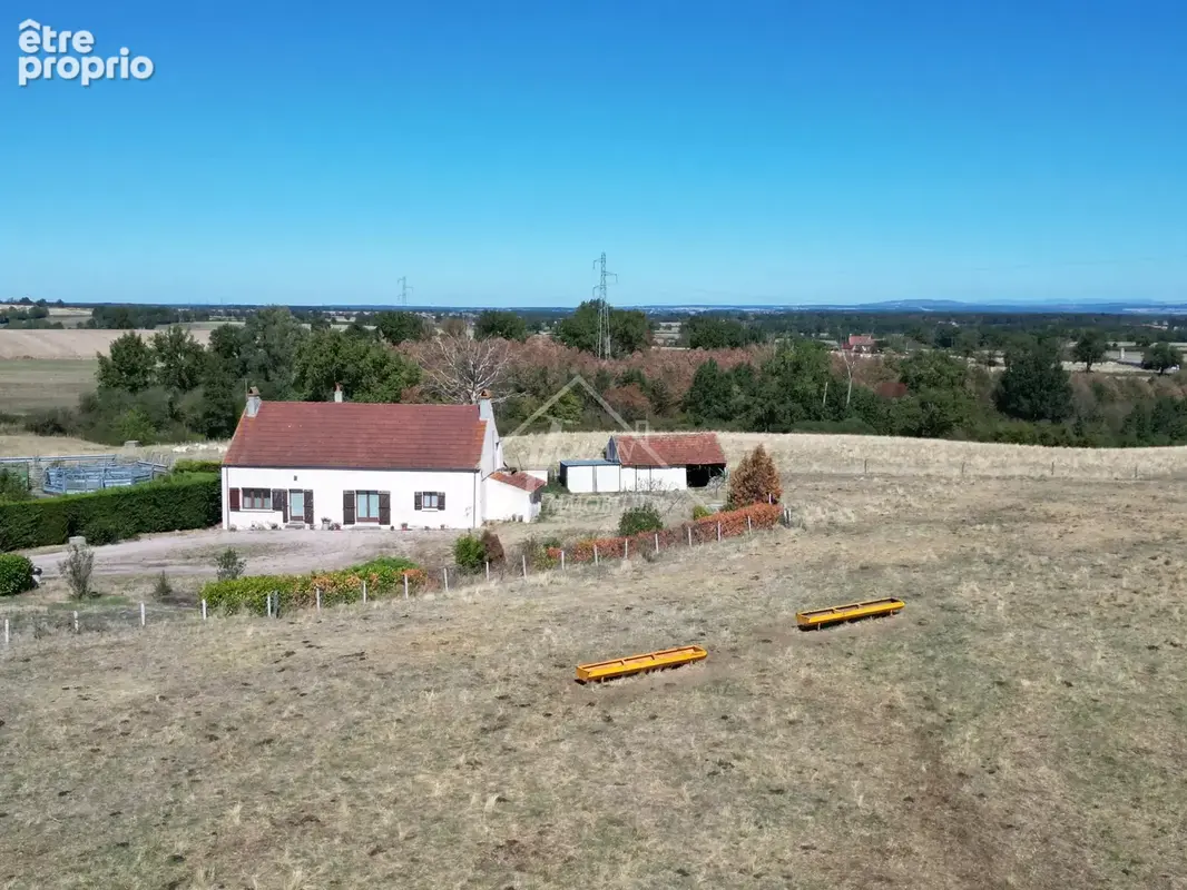 Charmante maison à Liernolles avec terrain et puits - photo 3