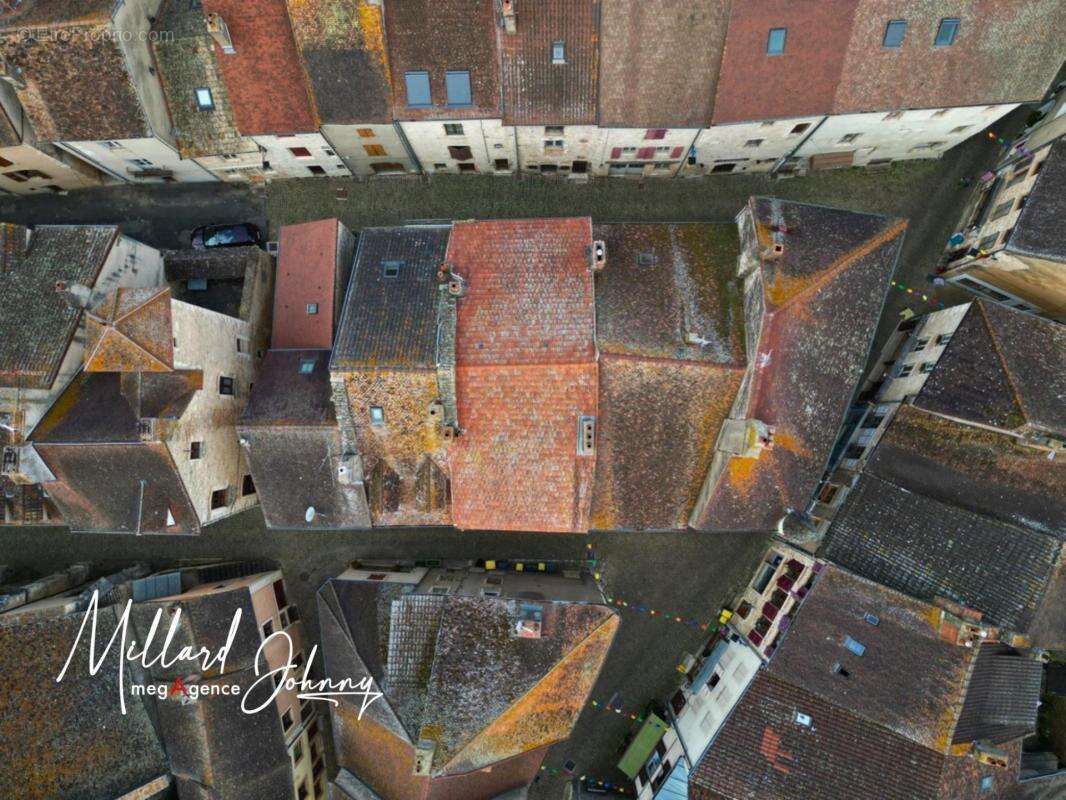 Appartement à SAINT-GENGOUX-LE-NATIONAL