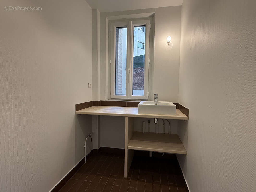Paris 16 ème appartement type 3 de 60 m2 rénové. - photo 8