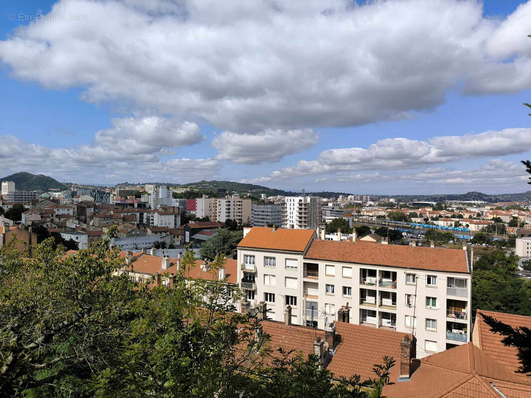 Appartement à SAINT-ETIENNE