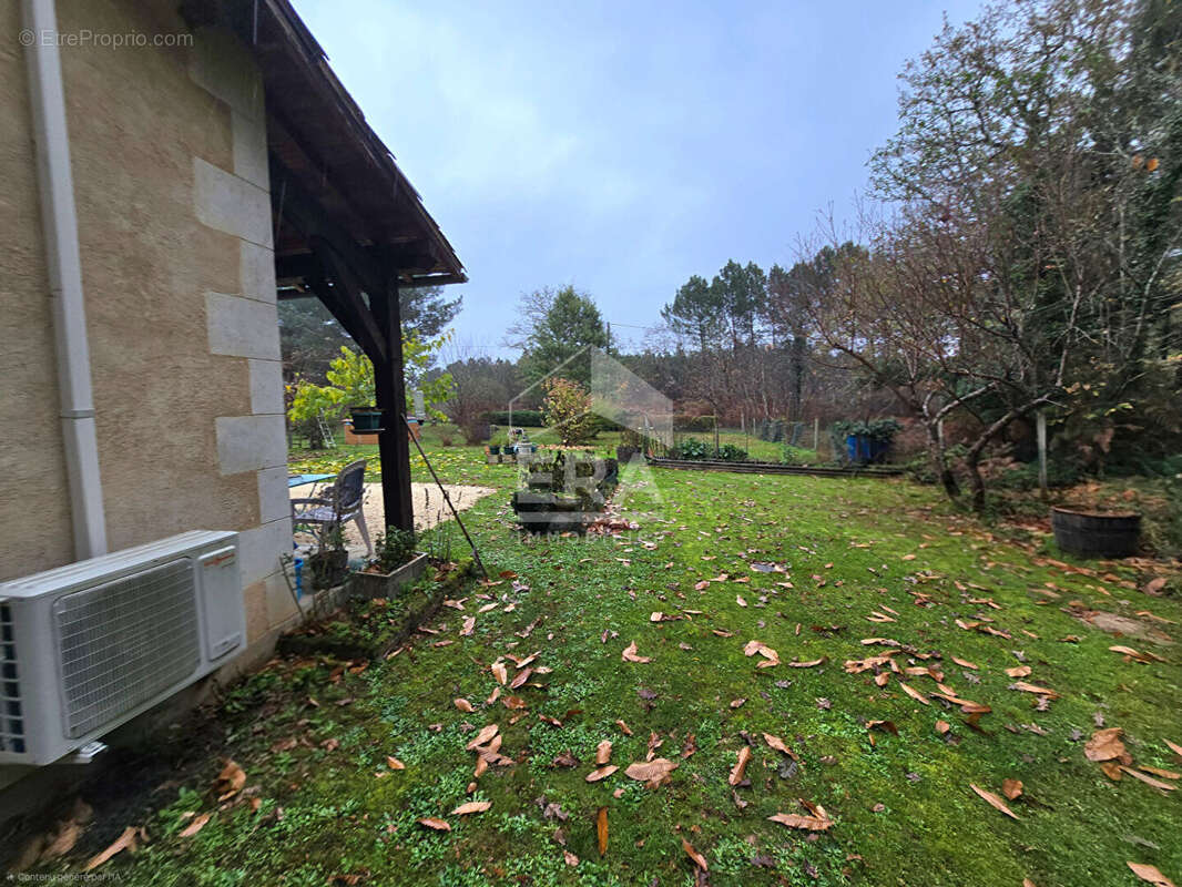 Maison à EGLISE-NEUVE-D&#039;ISSAC