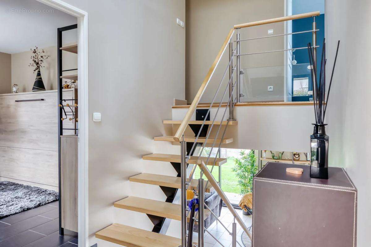 Maison à LA RIVIERE-SAINT-SAUVEUR