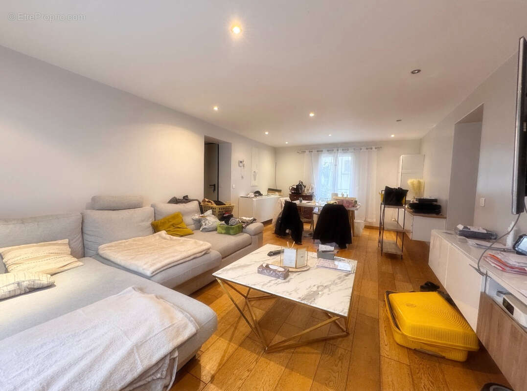 Appartement à LA GARENNE-COLOMBES