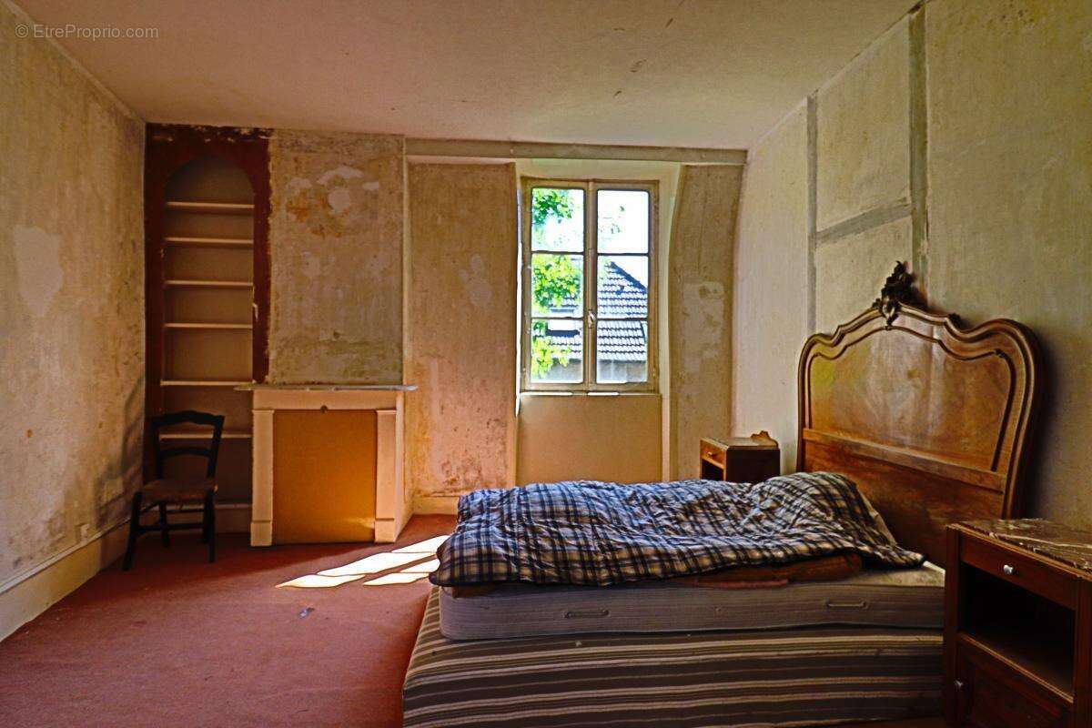 Maison à SAINT-SATUR
