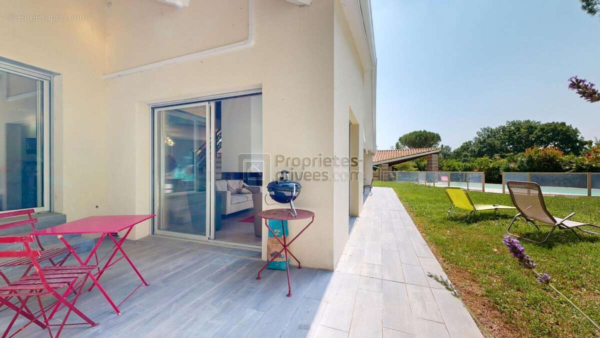 Maison d'architecte avec piscine & grand garage - photo 13