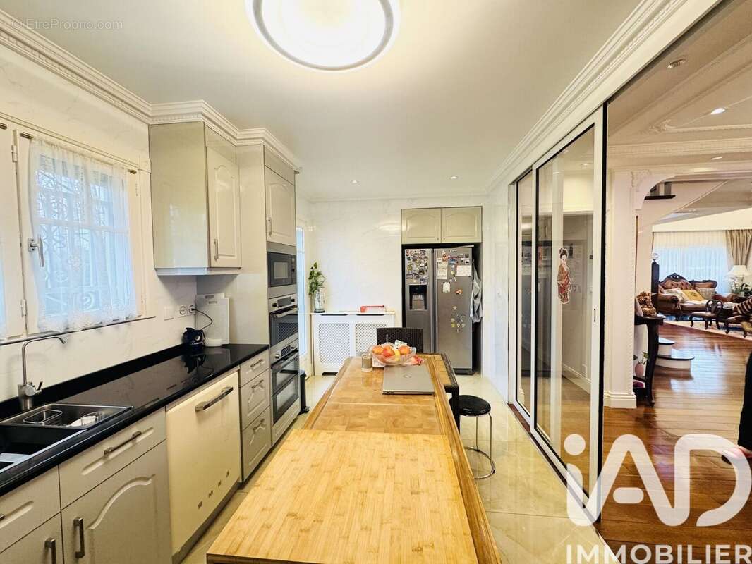 Maison 207 m² à Magny-Le-Hongre  - photo 2