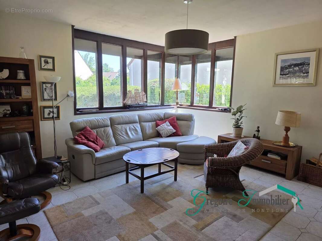 Maison à MONTCOURT-FROMONVILLE