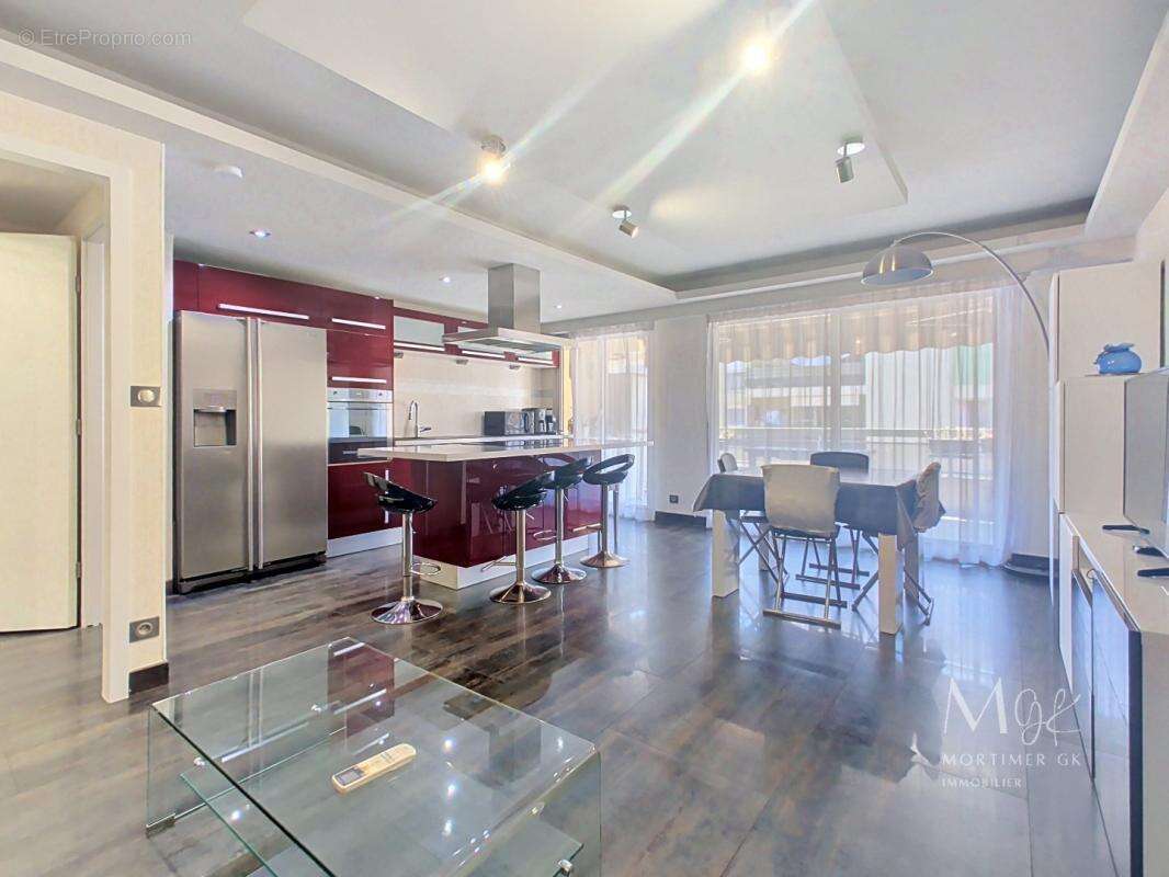 Appartement à SAINT-LAURENT-DU-VAR
