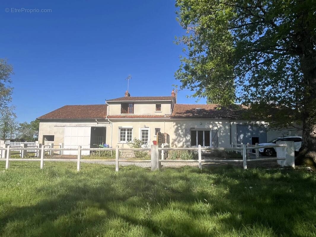 Maison à SAINT-BARBANT