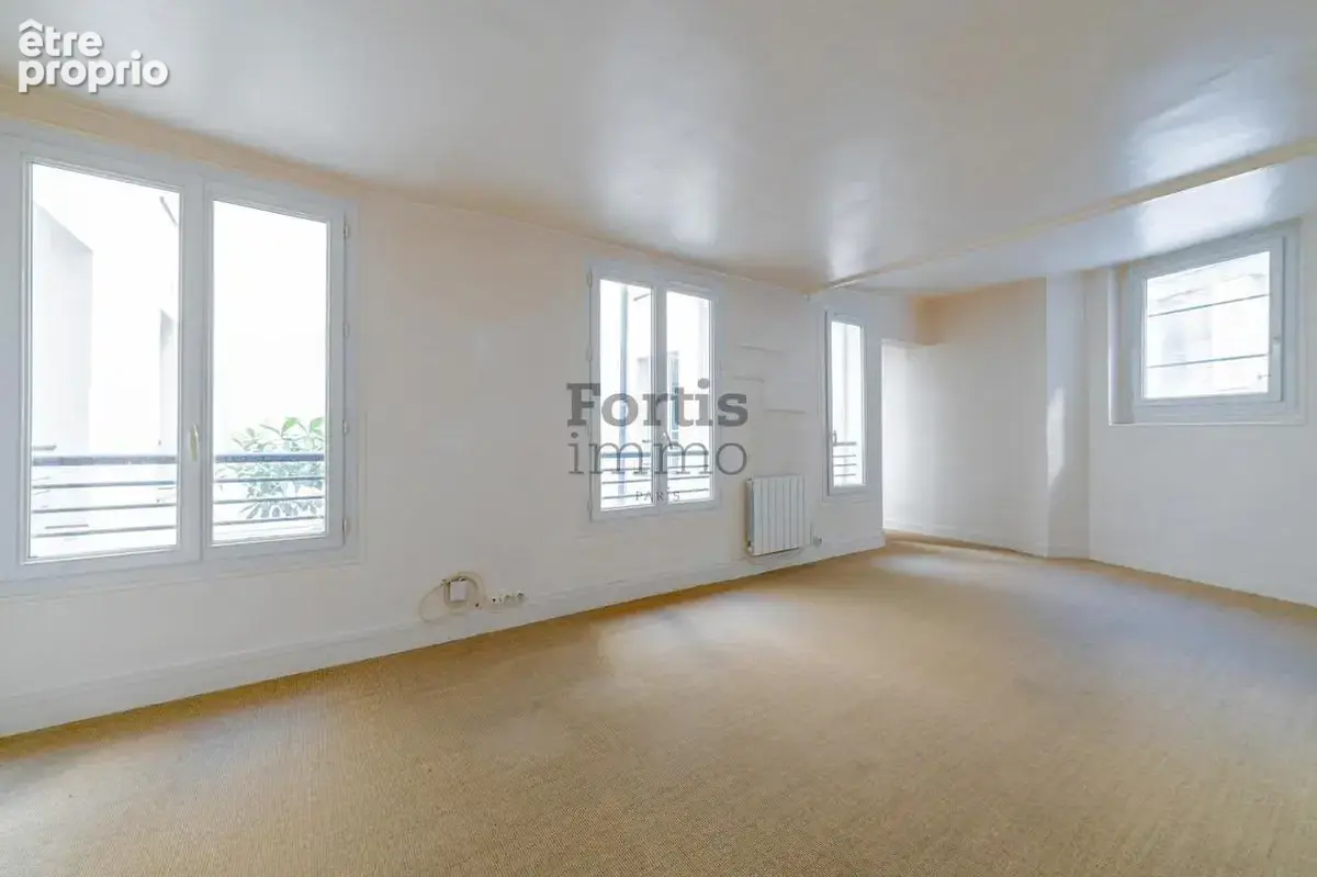 Appartement à PARIS-3E