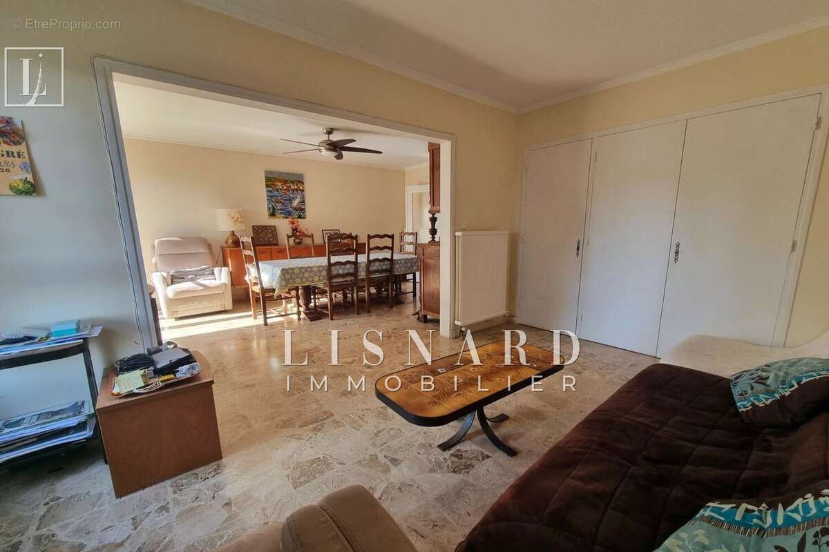 Appartement à VALLAURIS