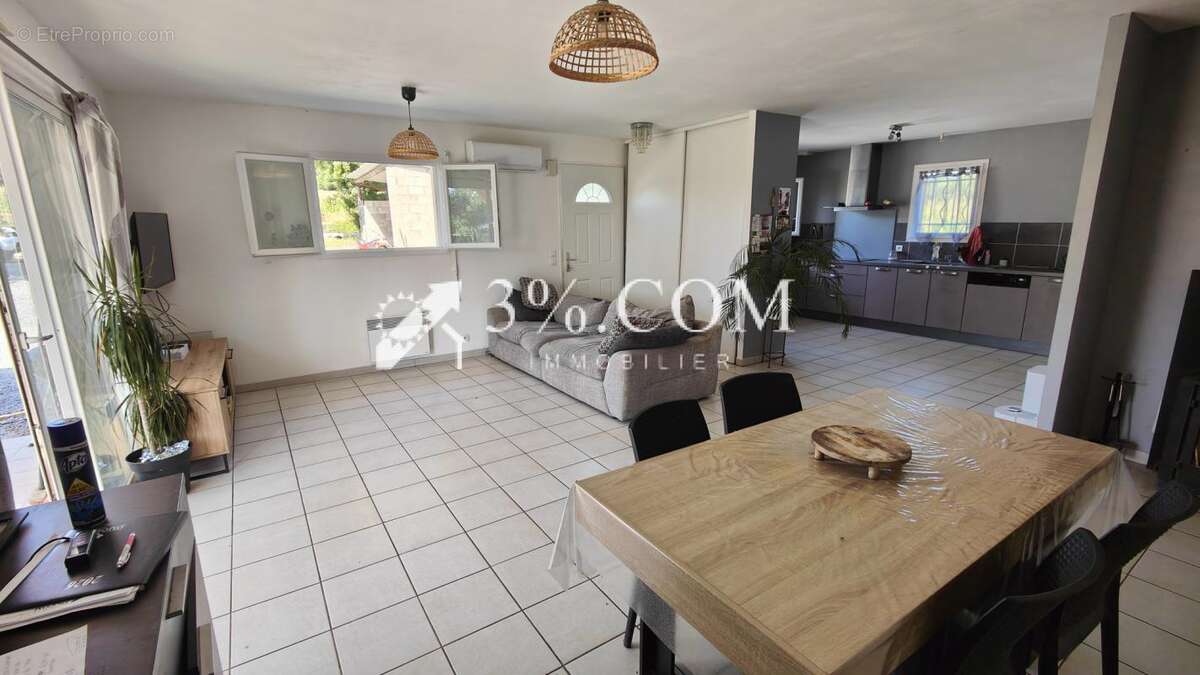 Maison de plain-pied   3 chambres   1 900 m2   À 25 min de P - photo 2