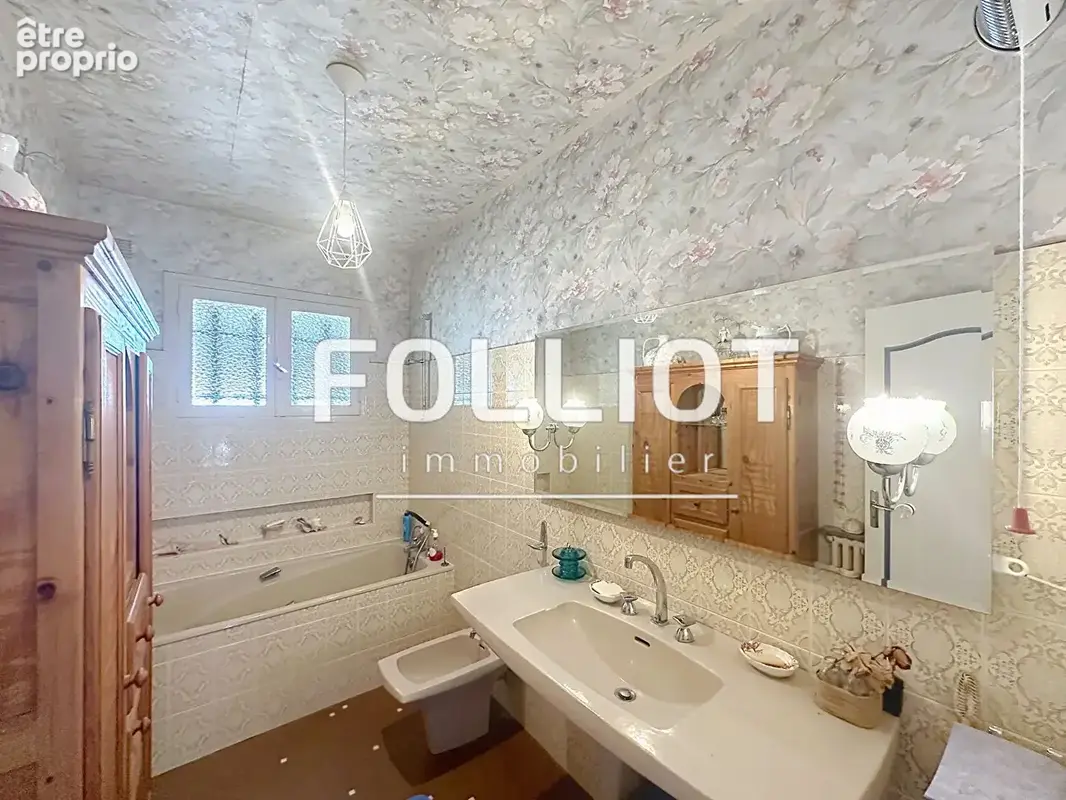 Maison spacieuse de 7 pièces à vendre à Jullouville - photo 5