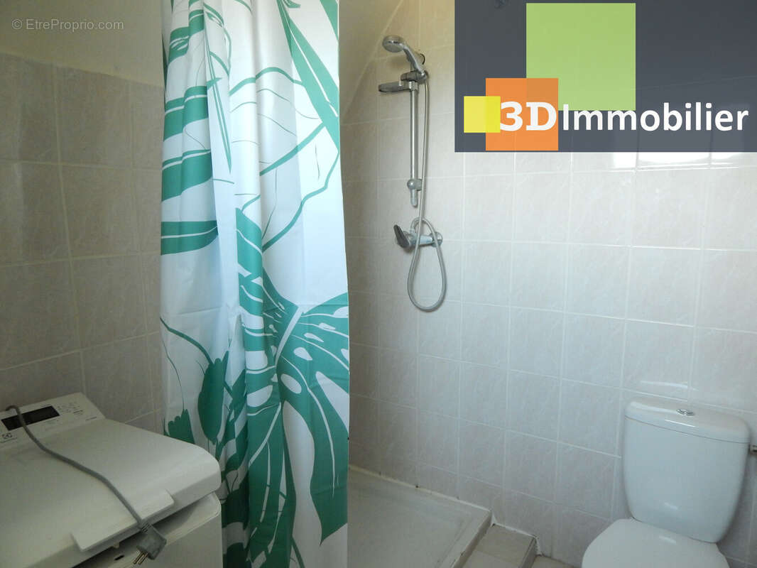 SALLE DE DOUCHE LOGEMENT RDC - Maison à LONS-LE-SAUNIER