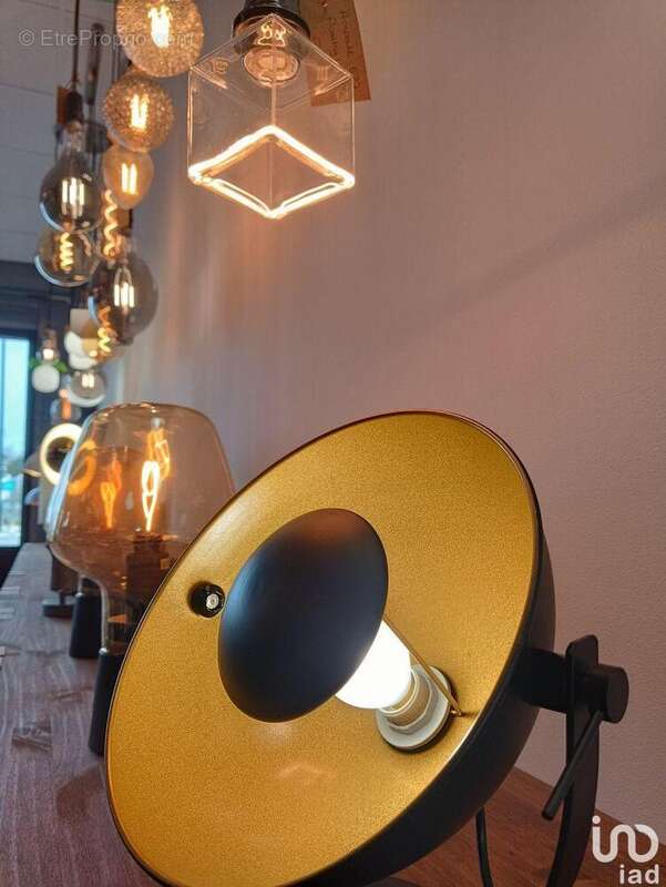 Photo 2 - Commerce à MAUBEC